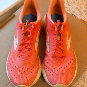 Brooks Hyperion Tempo, Bright Coral, Women's 9.5